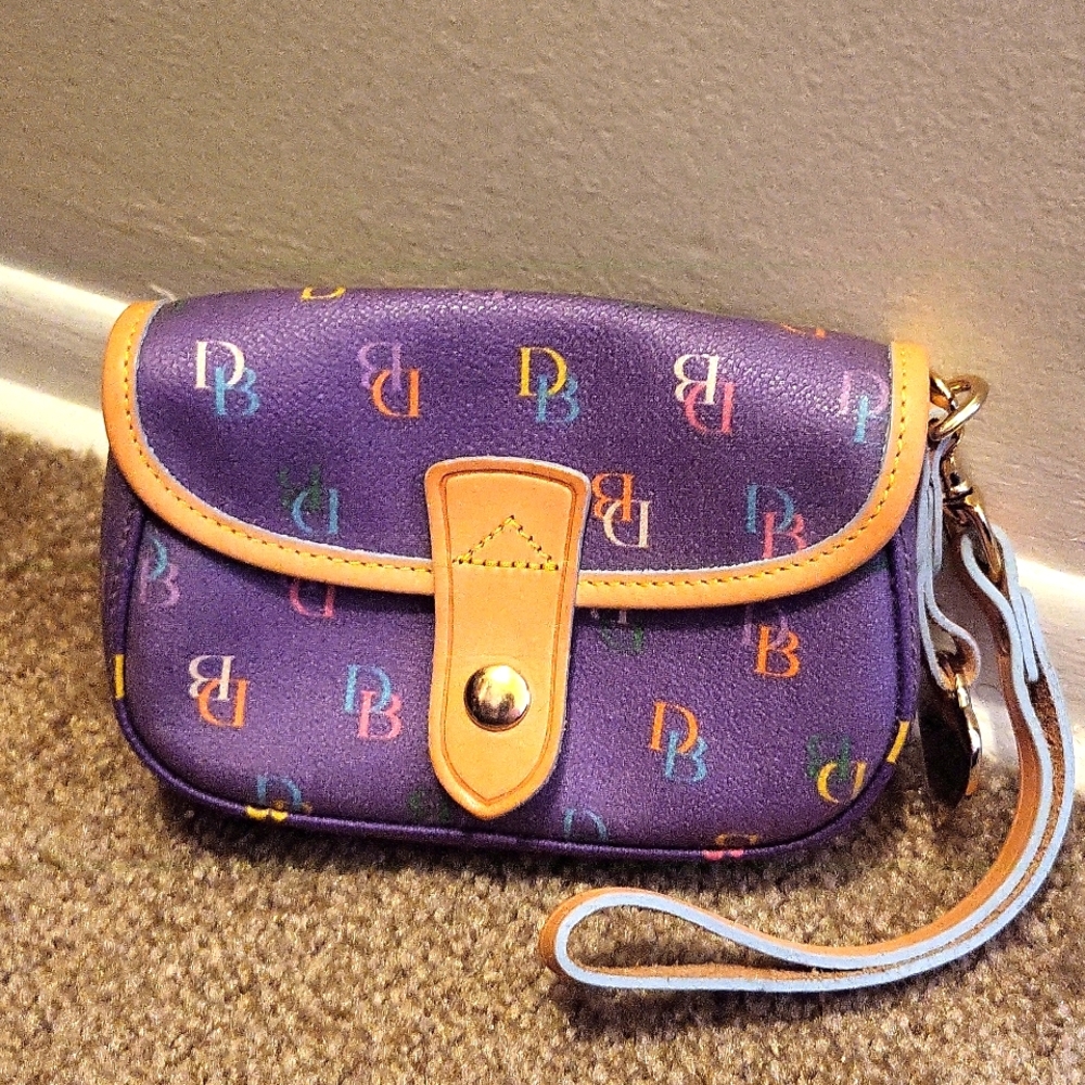 Dooney and bourke wristlet